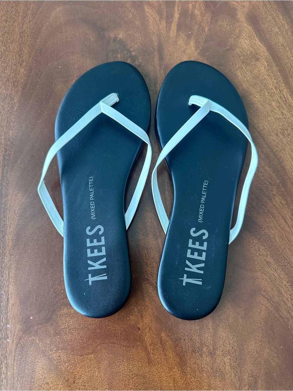TKEES Mixed Palette black white leather flip flops size 8
